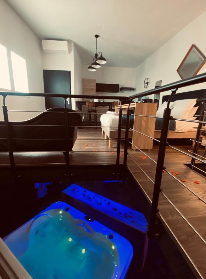 Mieuxqualhotel Jacuzzi Privatif La Retro Bordeaux Kültér fotó
