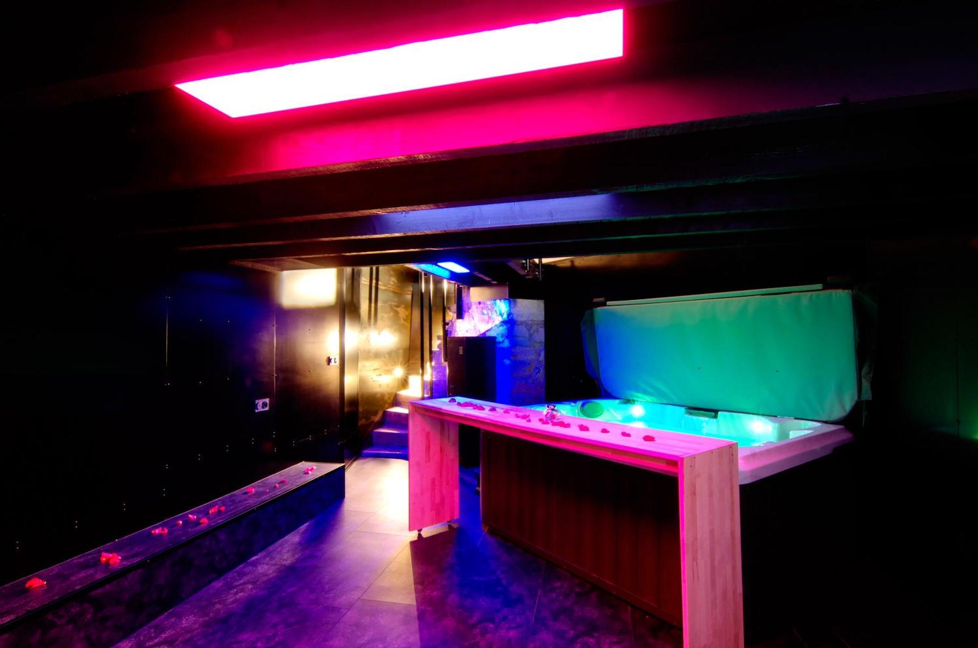 Mieuxqualhotel Jacuzzi Privatif La Retro Bordeaux Kültér fotó